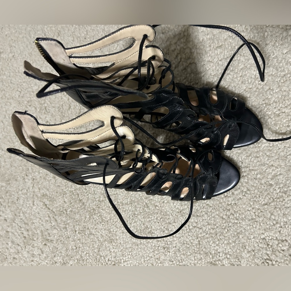 Black Lace-Up Women's Shoes Gently Use Pad In shoe not removal